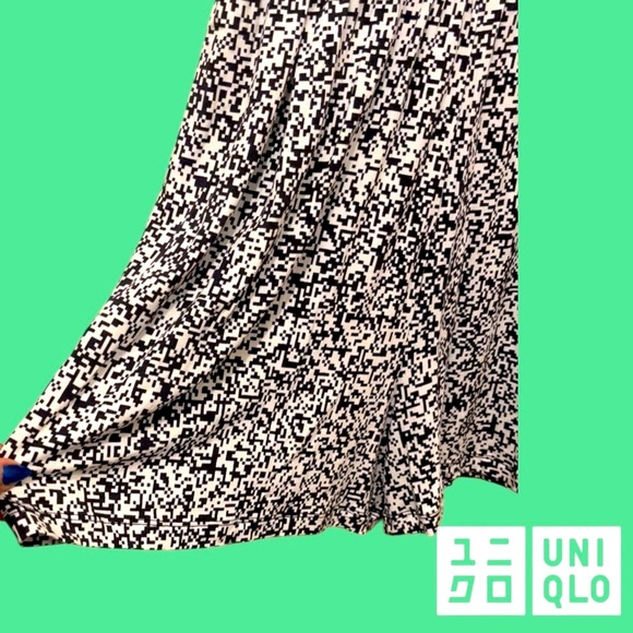 Uniqlo MoMA Special Edition Black and White Graphic Romper - Picture 6 of 9